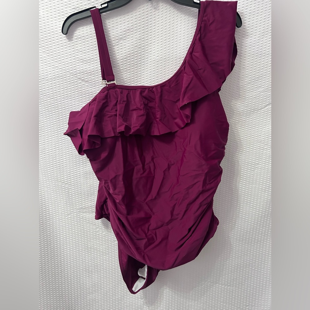 Ladies 1 piece swim suit. NWT